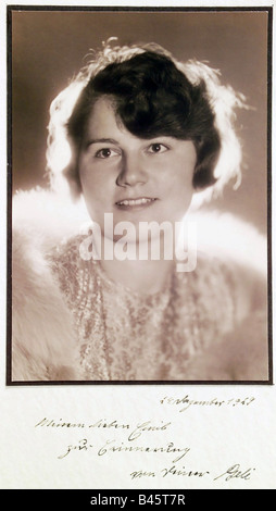 Raubal, Angela 'Geli', 4.6.1908 - 19.9.1931, niece of Adolf Hitler, portrait, photograph by Heinrich Hoffmann, with dedication for Emil Maurice, 24.12.1929, , Stock Photo