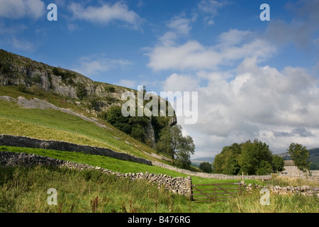 Kilnsey Crag, a limestone feature in Upper Wharfedale, Yorkshire Dales Stock Photo