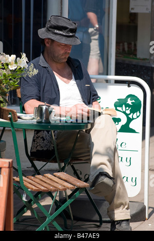 Man sitting outside café in Devizes, Wiltshire Stock Photo