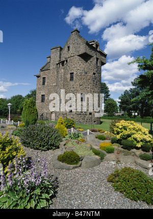 dh Claypotts castle DUNDEE ANGUS 15th century tower house scotland blue sky Stock Photo