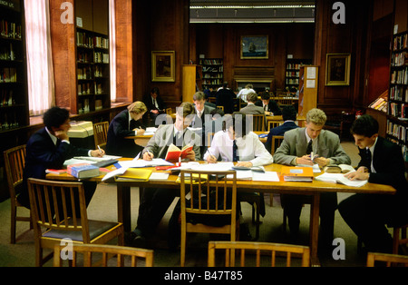 Boys working in the library during a study period at Manchester Grammer School Stock Photo