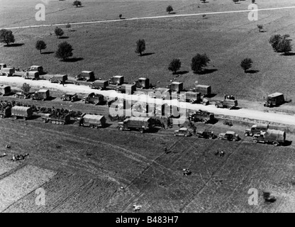 events, Second World War / WWII, Greece, Balkans Campaign 1941, resting German supply column, April 1941, aerial photo, Stock Photo