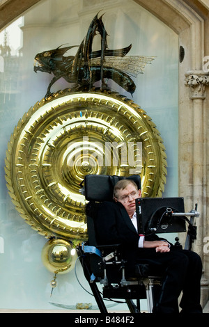£1m Cambridge clock at Corpus Christi College library unveiled by Professor Stephen Hawking with inventor Dr John Taylor Stock Photo