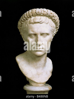 Augustus (Imperator Caesar Augustus), 23.9.63 BC - 19.8.14 AD, Roman Emperor 13.1.27 BC - 19.8.14 AD, portrait with crown, bust, marble, 42 cm, Museo Capitolino, Rome, Stock Photo