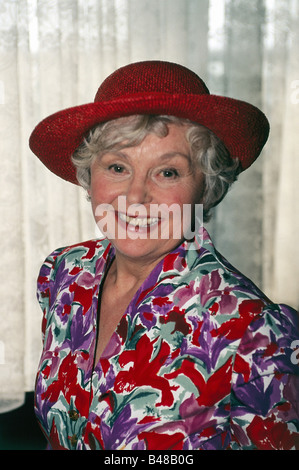 Löbel, Bruni, 20.12.1920 - 27.09.2006, German actress, portrait, during regular's table of artists, Holiday Inn, Munich, 1990, Stock Photo