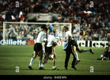 Sport / Sports, soccer, football, World Cup 1982, semifinal, Germany against France (8:7) in Seville, Spain, 8.7.1982, jubilation of the German team after victory, end, sudden-death, penalty, Horst Hrubesch, Karl-Heinz Rummenigge, Karlheinz, Karl Heinz, Hansi Müller, Karl-Heinz Förster, Forster, Foerster, match, historic, historical, 20th century, people, 1980s, Stock Photo