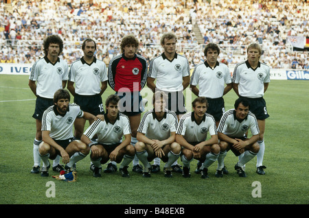 Sport / Sports, soccer, football, World Cup 1982, semifinal, Germany against France (8:7) in Seville, Spain, 8.7.1982, German national team, team picture, Stock Photo