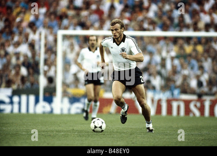 Attacking Sport / Sports, soccer, football, World Cup 1982, final, Italy against Germany, (3:1) in Madrid, Spain, 11.7.1982, scene with Hans Peter Briegel, Hans Peter, attack, attacking, match, historic, historical, 20th century, people, 1980s,
