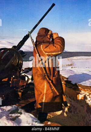 Wehrmacht Arctic Ack Ack German anti aircraft gun emplacement in Norway gunner lookout over the snow Stock Photo
