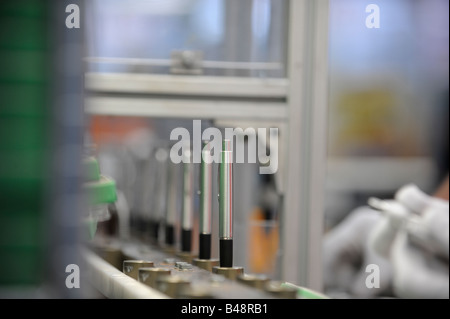 Parker Pen factory in Newhaven, Sussex: the assembly line of the famous pen brand as it celebrates 120 years. Stock Photo