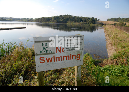 No fishing sign in Polish and English at Cransley Reservoir Northamptonshire 2008 Stock Photo