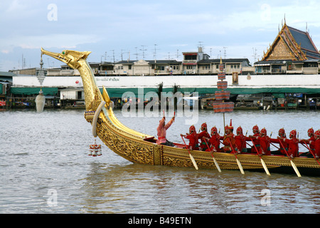 Signalman guiding the row of crew on Royal Barge Suphannahong. Stock Photo