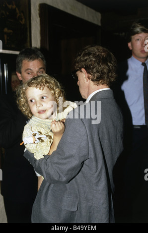 Allen, Woody, * 1.12.1935, American director and actor, with son Satchel, Munich, 1989, , Stock Photo