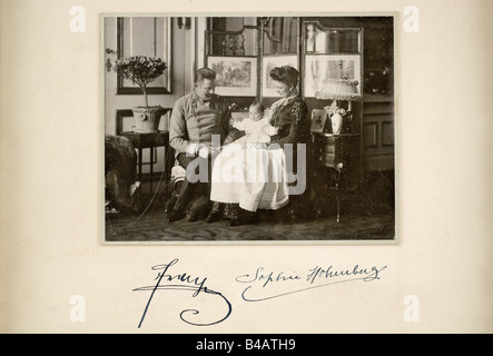 Archduke Franz Ferdinand of Austria-Este and his wife Sophie - a photograph, with authentic autographs of both the heir apparent and wife of the future emperor. In a glazed gilt stucco frame, its top adorned by a gilt brass crown with velvet underlay. Verso an affixed card reading 'Archduke Franz Salvator'. Size framed 49 x 43 cm. people, 19th century, Imperial, Austria, Austrian, Danube Monarchy, Empire, object, objects, stills, clipping, clippings, cut out, cut-out, cut-outs, photograph, photo, photographs, man, men, male, Stock Photo