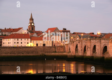 Town of Berwick-upon-Tweed, England. 17th century Old Bridge over the River Tweed with Berwick town centre in the background. Stock Photo