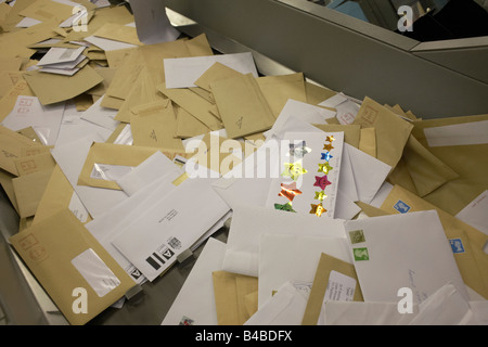 Letters about to be sorted by the Royal Mail operated Siemens Integrated Mail Processor operated at Nine Elms sorting office Stock Photo