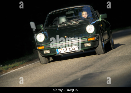 Car, Porsche 911 SC Convertible, model year 1983-1989, this vehicle: model year 1985, open top, dark green, FGUJ, driving, diago Stock Photo
