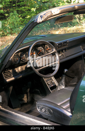 Car, Porsche 911 SC Convertible, model year 1983-1989, this vehicle: model year 1985, open top, dark green, FGUJ, interior view, Stock Photo