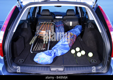 Ford mondeo turnier 2 0 hi-res stock photography and images - Alamy