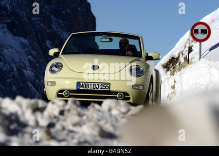 Car, VW Volkswagen New Beetle Convertible, model year 2003-, creme, open top, Winter, Snow, FGHDS, driving, diagonal from the fr Stock Photo