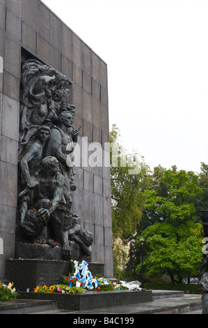 Warsaw's1948 memorial by Rapaport and Suzin to those who died in the ghetto uprising against Nazi persecution. Stock Photo