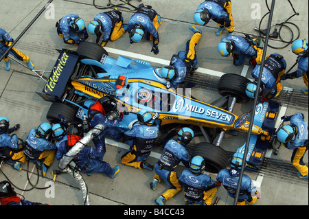 engine sport, Renault, Formel 1 2005, pit stop, Malaysia, photographer: Daniel Reinhard Stock Photo