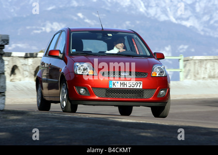Ford fiesta 1 4 16v hi-res stock photography and images - Alamy