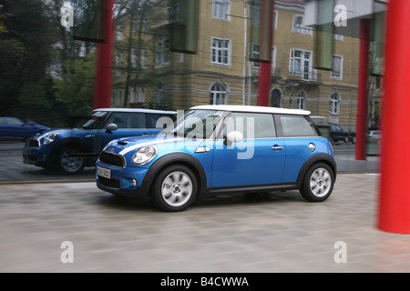 Mini Cooper S, model year 2006-, blue moving, side view, City Stock Photo