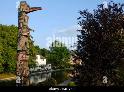 Totem Pole next to Grand Union Canal Berkhamsted Hertfordshire England Stock Photo