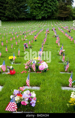Memorial Flowers And Flags In A Graveyard In Oregon, USA Stock Photo
