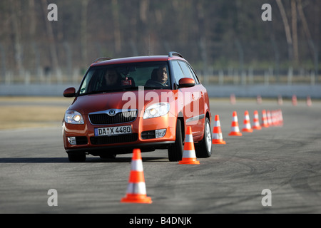 Skoda Fabia Combi 1.9 TDI Sport, model year 2007-, orange -metallic, rust-red, driving, diagonal from the front, frontal view, P Stock Photo