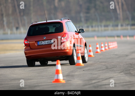 Skoda Fabia Combi 1.9 TDI Sport, model year 2007-, orange -metallic, rust-red, driving, diagonal from the front, Pilonen, test t Stock Photo