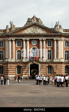 French students outside of the Toulouse Capitolium Stock Photo