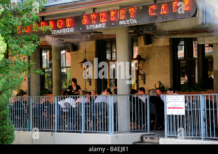 People dining alfresco at the Bourbon Street Cafe on the Bricktown Canal in Bricktown, Oklahoma City, Oklahoma, USA. Stock Photo