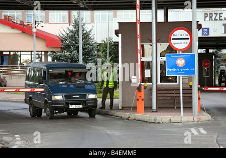 A Belorussian crossing the Polish-Belorussian border in Terespol ...