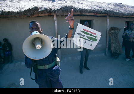 Landmine awareness at displaced people's camp, Angola Stock Photo