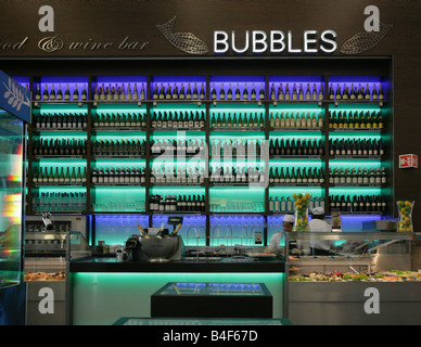 https://l450v.alamy.com/450v/b4f67d/vine-bottles-in-a-bar-at-amsterdam-airport-b4f67d.jpg