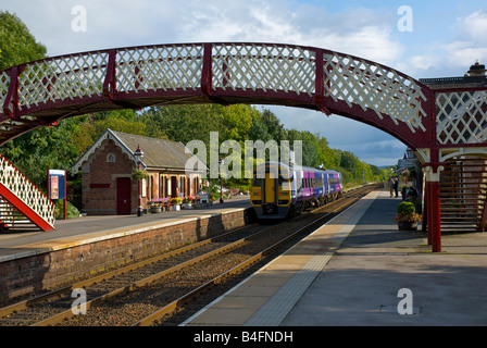 Train arriving at Appleby railway station, on the Settle-Carlisle line, Eden Valley, Cumbria, England UK Stock Photo