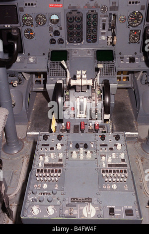 Aircraft Boeing 737 400 cockpit Jan 1989 Stock Photo - Alamy