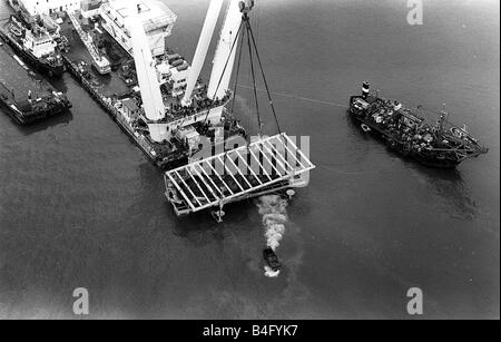 Raising of Mary Rose ship from the sea bed in Portsmouth October 1982 Stock Photo