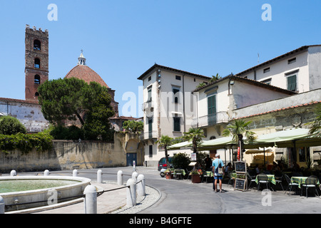 Restaurant near the cathedral in the old city, Piazza Antelminelli, Lucca, Tuscany, Italy Stock Photo