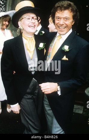 Sue Pollard Actress at a wedding with Lionel Blair dancer entertainer Stock Photo
