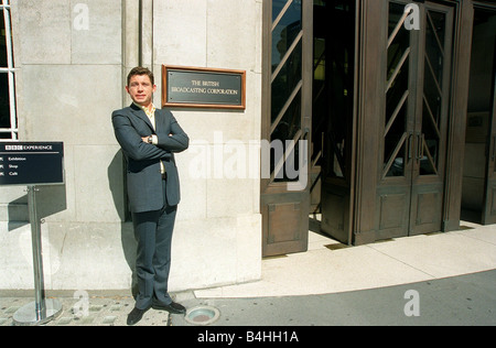 Lee Evans Comedian Actor October 98 Outside the British Broadcasting corporation building in london Stock Photo
