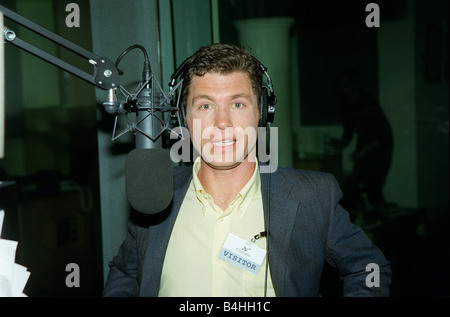 Lee Evans Comedian Actor October 98 At Capital radio wearing headphones Stock Photo