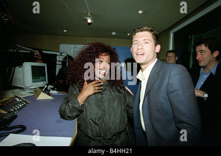 Lee Evans Comedian Actor October 98 At Capital radio with singer Chaka Khan March 23rd Stock Photo