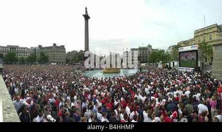 Football England v Brazil June 2002 World Cup Korea/Japan England football fans watch their team lose 2-1 to Brazil in the World Cup quarter finals on a large TV screen in Trafalgar Square, London WC2002 Stock Photo