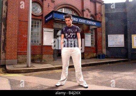 Christopher Parker April 2004 Actor aged 20 years old who plays the character Spencer Moon in Eastenders Pictured on set at Elstree Studios aka Chris Parker Stock Photo