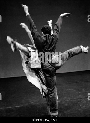 Ralph Lemon and Bebe Miller seen here performing Parallels in black at The Place theatre Stock Photo