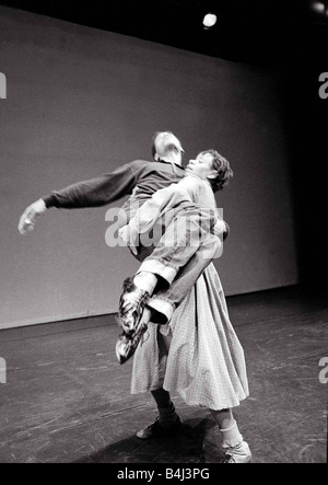 Ralph Lemon and Bebe Miller seen here performing Parallels in black at The Place theatre Stock Photo