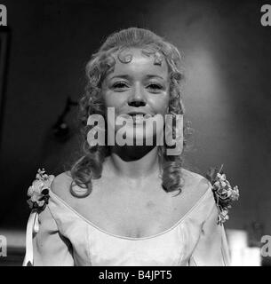 23 years old Angharad Rees on the set of Hands of the Ripper making her film debut with Eric Porter January 1971 Porter of Forsythe Saga fame plays the part of a Psychiatrist who adopts and treats the Schizophrenic daughter of Jack the Ripper Stock Photo